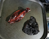 Foto del paso 4 de la receta: Medallón de res con costra de chapulínes y chiles secos