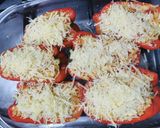 Foto del paso 5 de la receta: Morrones rellenos de pollo y arroz