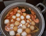 Foto langkah ke 5 dari resep Tomyam Seafood Simple.