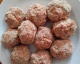 Foto del passaggio 2 della ricetta Polpette con biete colorate
