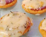 A picture of step 4 of Mini Monaco Pizza.