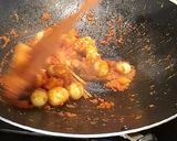 Foto langkah ke 3 dari resep Sambal goreng kentang telur puyuh.
