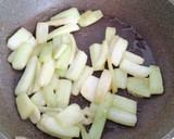 Foto del paso 7 de la receta: Pak choi salteado con pulpo y habas