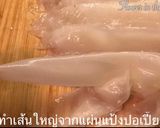 รูปขั้นตอนการทำที่ 6 ของ วิธีทำเส้นใหญ่จากแผ่นแป้งปอเปี๊ยะ