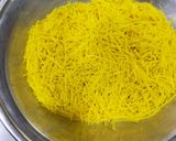A picture of step 2 of Noodles potato kabab.