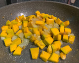 Foto del paso 1 de la receta: Alubias salteadas con calabaza al tomillo y huevo poché