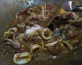 Foto langkah ke 4 dari resep 163. Cumi Masak Hitam.