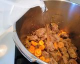 Foto del paso 6 de la receta: Estofado de ternera con patatas (en olla exprés)