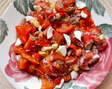 Foto del paso 1 de la receta: Ensalada de pimientos rojos asados, atún y huevo