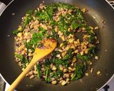 Sajtkrémes-spenótos töltött gomba recept fázis 3 fotója