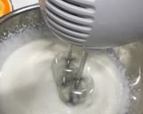 A picture of step 9 of Strawberry sponge cake.
