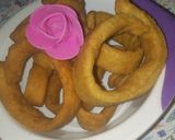 A picture of step 3 of Spicy ring crackers.