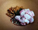 รูปขั้นตอนการทำที่ 1 ของ สูตร "หมูสามชั้นตุ๋นกานาฉ่าย" ตราชฎา