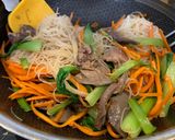 Hình bước làm 3 của món Bún Gạo Xào Lòng Gà
