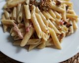 Une image de l'étape 7 de Pâtes à la crème de gorgonzola, lardons et noix.