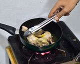 รูปขั้นตอนการทำที่ 2 ของ ไก่ตุ๋นกรอบซอสพริกแกงเผ็ด