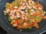 Arroz con verduras y salchichas Frankfurt