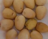 A picture of step 1 of Dates juice.