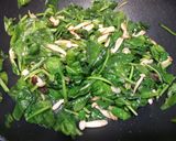 Foto del paso 2 de la receta: Wok de espinacas y shimeji con huevo poché