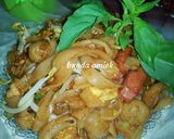 Foto langkah ke 4 dari resep Kwetiau Goreng Simple & Praktis.