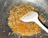 Gambar langkah 3 resipi Nasi goreng ikan sardin.