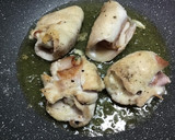 Foto del paso 4 de la receta: Filetes de pollo rellenos de queso y bacon en salsa de champiñón