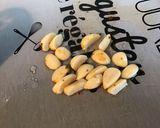 Une image de l'étape 2 de Tomates à l'ail mariné,romarin et épices.