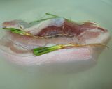 Hình bước làm 1 của món Tôm thịt cuốn bánh tráng