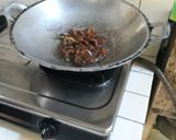 Foto langkah ke 3 dari resep Cumi Tumis Hitam Pedas.