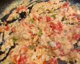A picture of step 2 of Stir-Fried Eggs with Tomato.