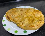 A picture of step 4 of Pyaz ka paratha.