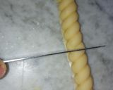 صورة لخطوة 2 من وصفة حلوة الضفيرة بالمول 🧇 وبنة رووووعة 😋☕