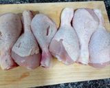 Foto del paso 1 de la receta: Pollo guisado con alcachofas baby