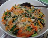 Foto langkah ke 4 dari resep Pancakeisisayur ala Korean(Rotigorengisisayur).