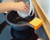 Foto del paso 2 de la receta: Arroz caldoso con chipirones y almejas