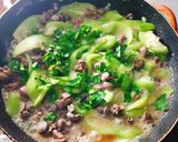 Hình bước làm 5 của món Mề chim bồ câu xào mướp