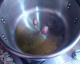 Foto del paso 4 de la receta: Cordero guisado en salsa reducida de dos cebollas con pasas