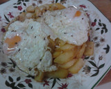 Foto del paso 3 de la receta: Patatas  con huevos rotos al ajo cabañil picantes