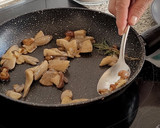Foto del paso 6 de la receta: Patatas revolconas con salteado de setas de chopo