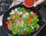 A picture of step 3 of Chilli Garlic Capcicum.