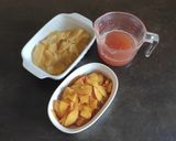 Foto del passaggio 11 della ricetta Crostata con frolla di riso crema alle noci e semi di papavero con pesche e mele