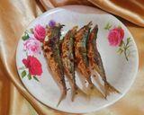 Foto langkah ke 4 dari resep Ikan Kembung Goreng.