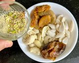 A picture of step 1 of Dry Fruit Milk Shake.