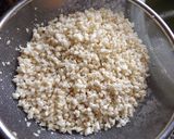 Foto del paso 1 de la receta: Pastel de coliflor y pimientos con bolitas de mozzarella a la cúrcuma