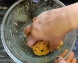 A picture of step 3 of Maggi pakode.