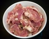 Hình bước làm 1 của món THỊT, NẤM XÀO MƯỚP