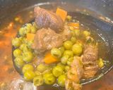 A picture of step 6 of Yakhnet Bazella - Lebanese green peas stew.