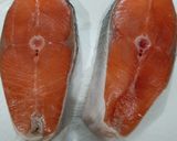 Foto langkah ke 3 dari resep Salmon Panggang dan Tumis Kembang Kol.
