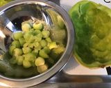 Une image de l'étape 3 de Salade de fruits (melon vert,prunes d ante,mûres,ananas et banane).