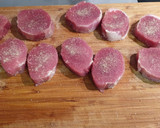 Foto del paso 1 de la receta: Medallones de solomillo en salsa